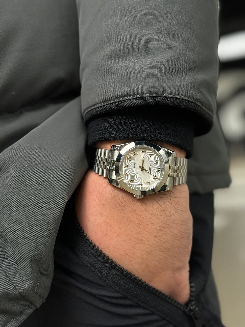 Smooth Bezel White Arabic Dial